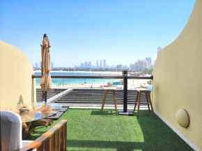 Sea Facing Large Beachfront Dubai Palm Jumeirah studio